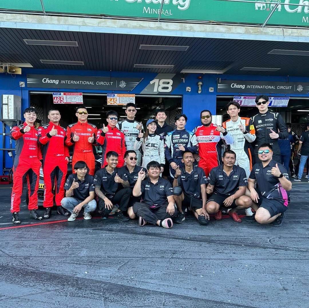 Redline team at the circuit