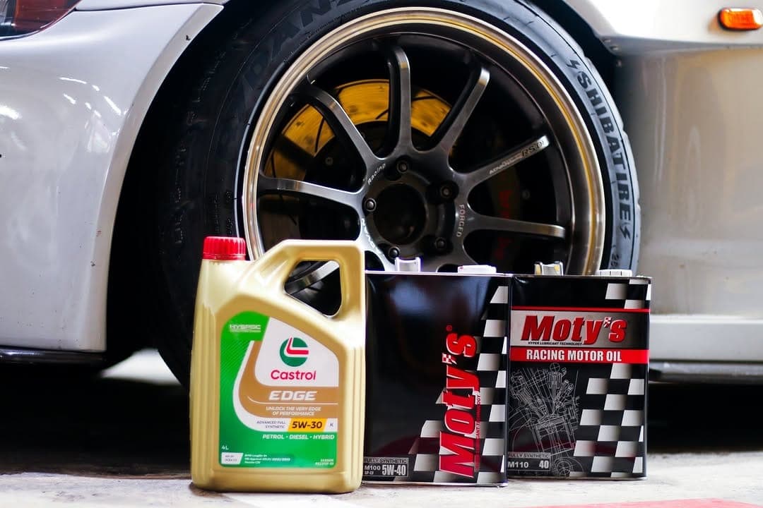 Wheel with Castrol and Moty's oil