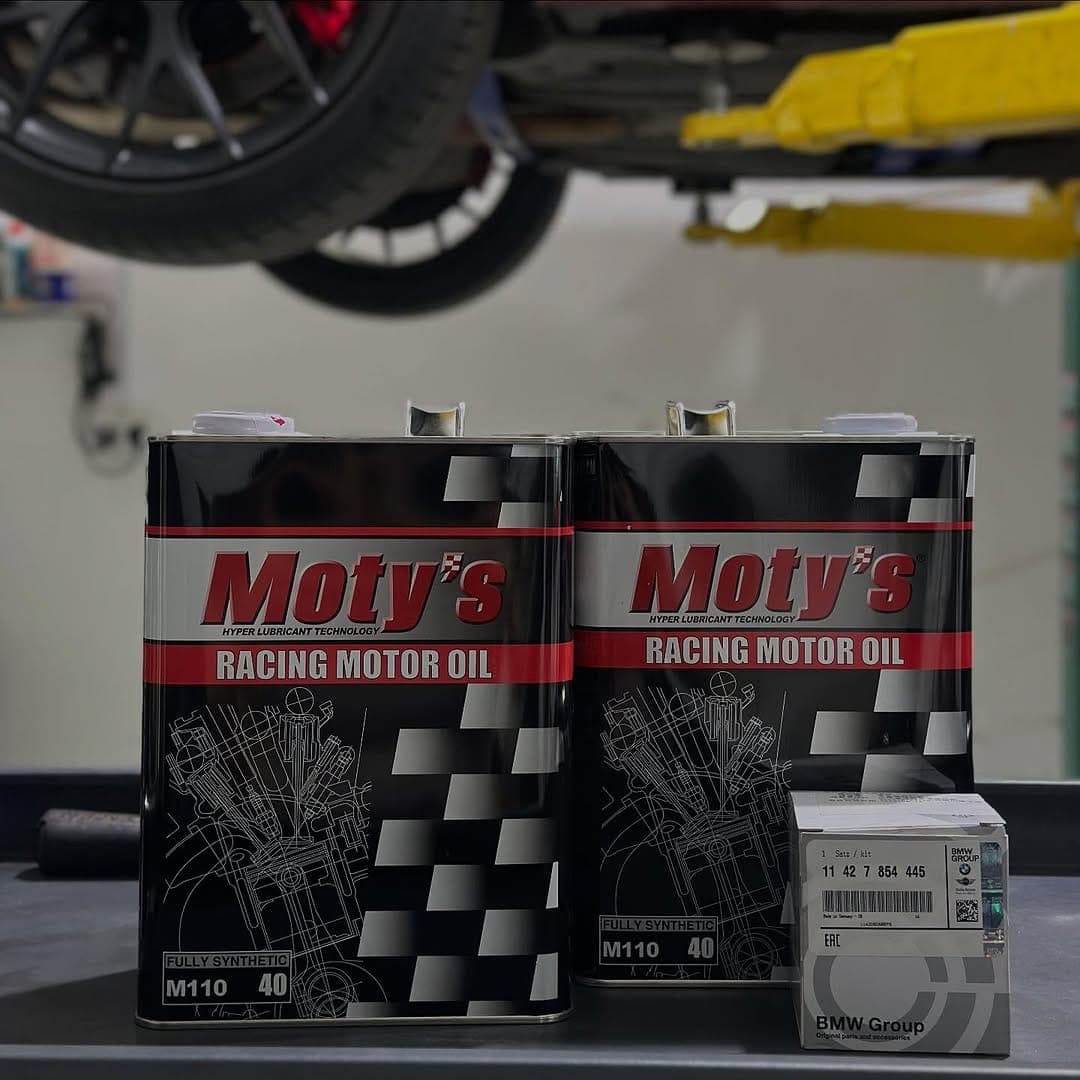 Moty's racing engine oil